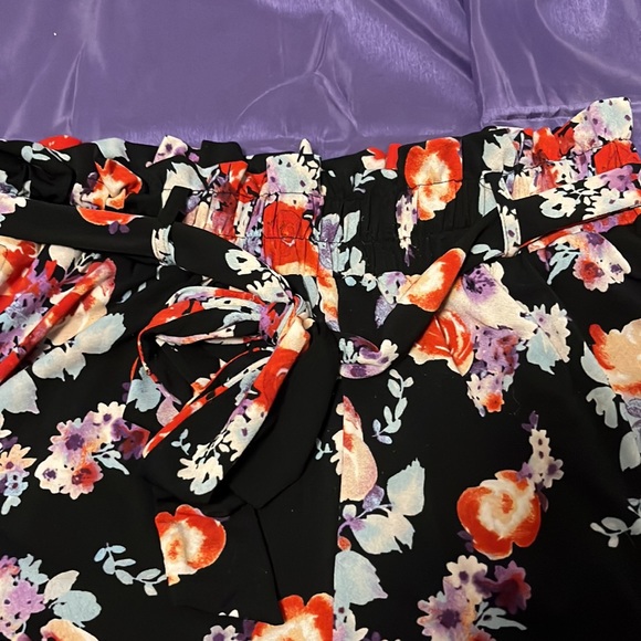 Lularoe Paperbag Waist Floral Dress Shorts with Pockets - Picture 2 of 4